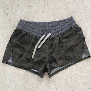 Vuori  Small Camo Shorts